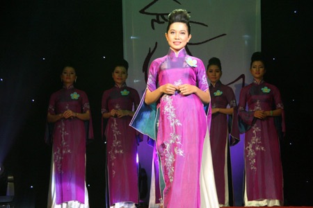 Hoa khôi ĐH Phú Xuân lộ diện - 5 Hoa khôi ĐH Phú Xuân lộ diện - 5