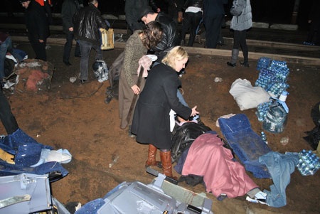 Hiện trường vụ tai nạn tàu hỏa thảm khốc ở Nga - 8