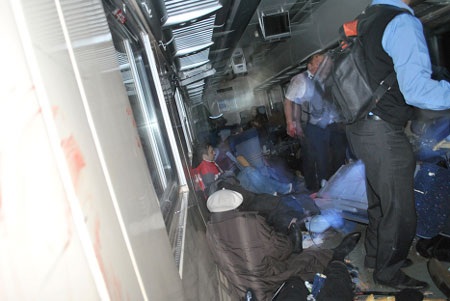 Hiện trường vụ tai nạn tàu hỏa thảm khốc ở Nga - 9