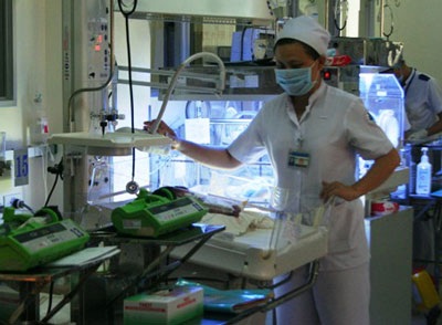Trẻ sơ sinh còn sống, bệnh viện trả về… lo hậu sự - 2 Trẻ sơ sinh còn sống, bệnh viện trả về… lo hậu sự - 2