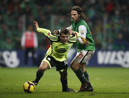 Hòa nghẹt thở với Wolfsburg, Bremen giành ngôi đầu - 1 Hòa nghẹt thở với Wolfsburg, Bremen giành ngôi đầu - 1