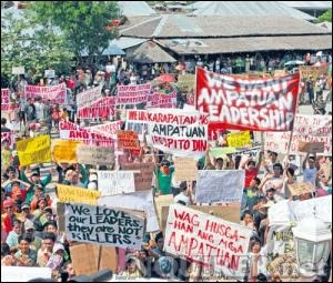 Gia đình nghi phạm thảm sát ở Philippines chối tội, kêu gọi biểu tình - 2 Gia đình nghi phạm thảm sát ở Philippines chối tội, kêu gọi biểu tình - 2
