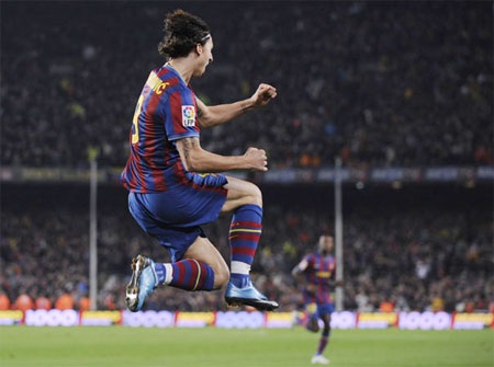 Ibrahimovic tri ân Alves vì đường kiến thiết hoàn hảo - 1 Ibrahimovic tri ân Alves vì đường kiến thiết hoàn hảo - 1