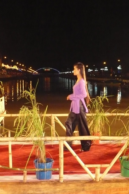 Người đẹp “khoe” áo bà ba trong Festival Lúa gạo - 6 Người đẹp “khoe” áo bà ba trong Festival Lúa gạo - 6