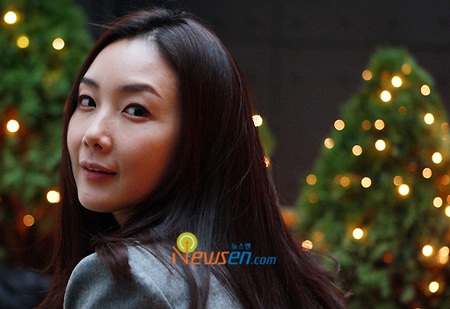 Phong cách thời trang của "người đẹp khóc" Choi Ji Woo - 8