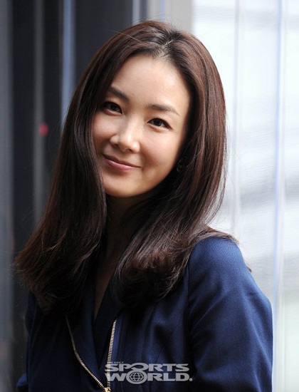 Phong cách thời trang của "người đẹp khóc" Choi Ji Woo - 5