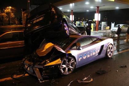 Siêu xe Lamborghini Gallardo cảnh sát gặp nạn - 4 Siêu xe Lamborghini Gallardo cảnh sát gặp nạn - 4