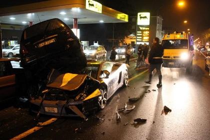 Siêu xe Lamborghini Gallardo cảnh sát gặp nạn - 5 Siêu xe Lamborghini Gallardo cảnh sát gặp nạn - 5