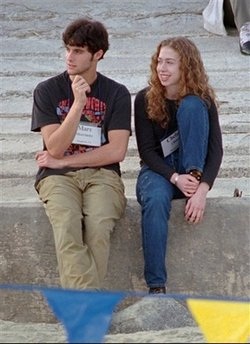 Ái nữ nhà Clinton đính hôn - 1