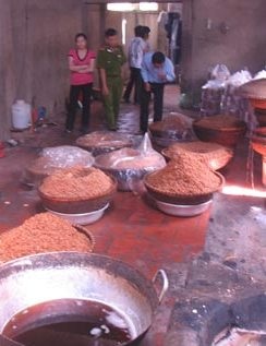 “Thất kinh” khi kiểm tra cơ sở sản xuất hành phi, đậu phộng  - 1