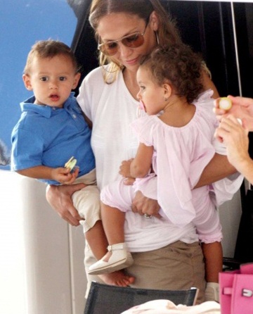 Jennifer Lopez thích nhất khoe ảnh con - 3 Jennifer Lopez thích nhất khoe ảnh con - 3