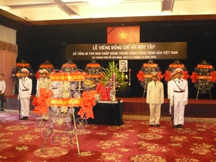 Lễ truy điệu cố Tổng Bí thư Hà Huy Tập tại TPHCM - 2 Lễ truy điệu cố Tổng Bí thư Hà Huy Tập tại TPHCM - 2