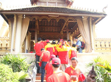 CĐV cầu chúc cho U23 Việt Nam đánh bại Thái Lan - 3