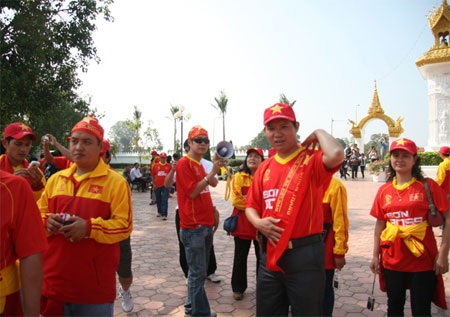 CĐV cầu chúc cho U23 Việt Nam đánh bại Thái Lan - 1