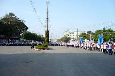 Hơn 5.000 người đi bộ vì trẻ em nghèo tiểu vùng sông Mê Công  - 2