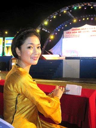 Nguyễn Thị Huyền lần đầu tiên lo lắng với vai trò MC - 2