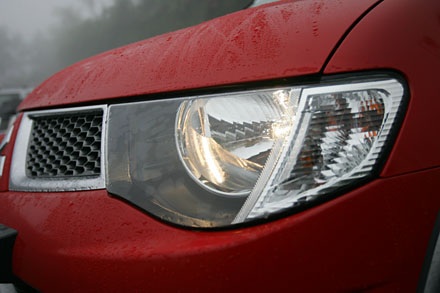 Triton 2010 chính thức đến với khách hàng Việt Nam - 3 Triton 2010 chính thức đến với khách hàng Việt Nam - 3