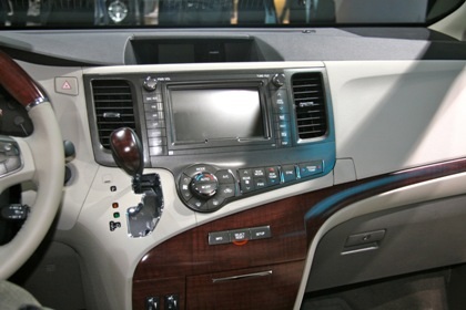 Toyota Sienna thế hệ mới - Tiện dụng và thiết thực - 13 Toyota Sienna thế hệ mới - Tiện dụng và thiết thực - 13