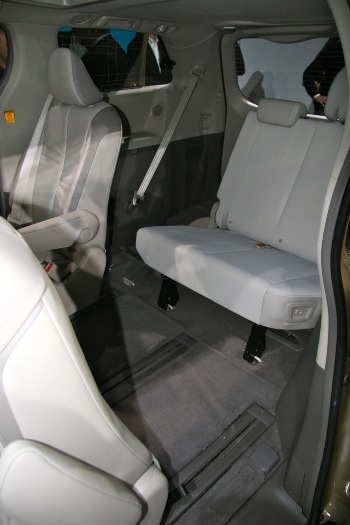 Toyota Sienna thế hệ mới - Tiện dụng và thiết thực - 8 Toyota Sienna thế hệ mới - Tiện dụng và thiết thực - 8