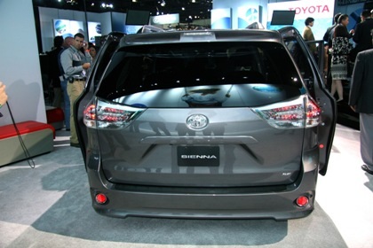 Toyota Sienna thế hệ mới - Tiện dụng và thiết thực - 16 Toyota Sienna thế hệ mới - Tiện dụng và thiết thực - 16