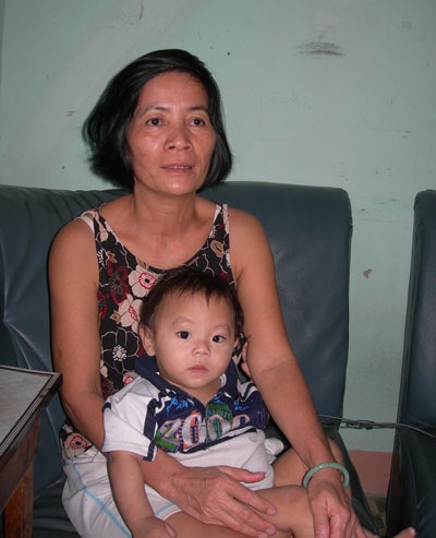 Sẽ đưa người mẹ vứt con ra đường ray đi kiểm tra y tế - 1 Sẽ đưa người mẹ vứt con ra đường ray đi kiểm tra y tế - 1