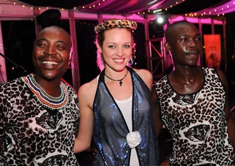 Người đẹp Hoa hậu thế giới chơi vui vẻ ở Safari - 17