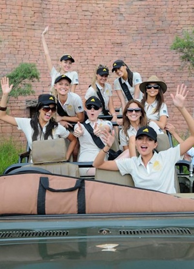 Người đẹp Hoa hậu thế giới chơi vui vẻ ở Safari - 5