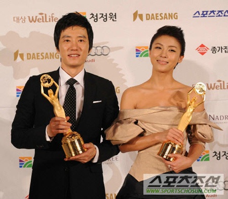 Ha Ji Won nổi bật trong đêm trao giải Rồng Xanh năm 2009 - 1 Ha Ji Won nổi bật trong đêm trao giải Rồng Xanh năm 2009 - 1