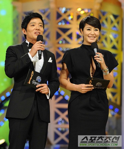 Ha Ji Won nổi bật trong đêm trao giải Rồng Xanh năm 2009 - 13 Ha Ji Won nổi bật trong đêm trao giải Rồng Xanh năm 2009 - 13