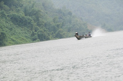 “Lạnh gáy” những chuyến đò trên dòng Nậm Nơn - 6