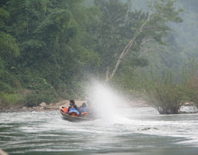 “Lạnh gáy” những chuyến đò trên dòng Nậm Nơn - 11