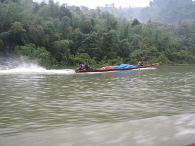 “Lạnh gáy” những chuyến đò trên dòng Nậm Nơn - 4
