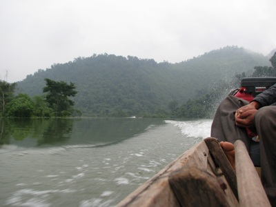 “Lạnh gáy” những chuyến đò trên dòng Nậm Nơn - 1