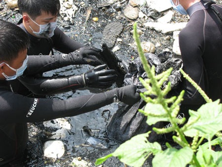 Những cuộc vật lộn “mò xác” của đội cứu hộ chuyên nghiệp - 2