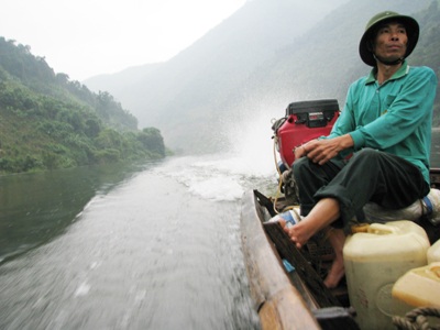 “Lạnh gáy” những chuyến đò trên dòng Nậm Nơn - 9