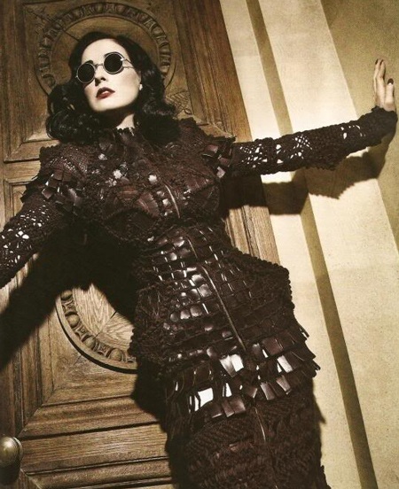 Khi vũ nữ thoát y không diện đồ thiếu vải... - 2