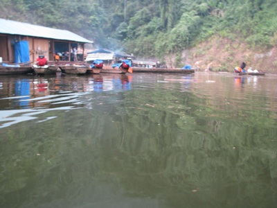 “Lạnh gáy” những chuyến đò trên dòng Nậm Nơn - 15