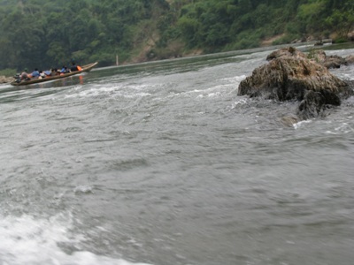 “Lạnh gáy” những chuyến đò trên dòng Nậm Nơn - 10