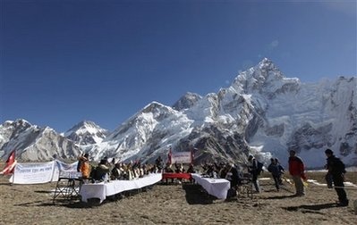 Xem cuộc họp nội các trên đỉnh Everest - 1