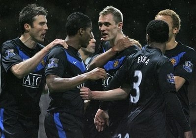 "Quỷ đỏ" MU phô trương sức mạnh tại Upton Park - 1