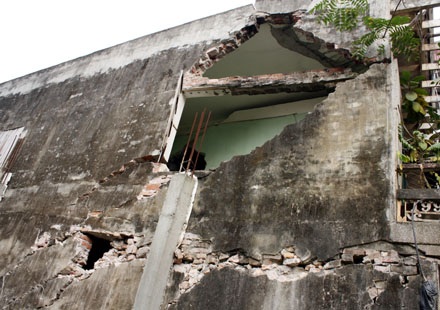 Hơn 1 năm sống cùng nỗi lo sụt đất, sập nhà - 4