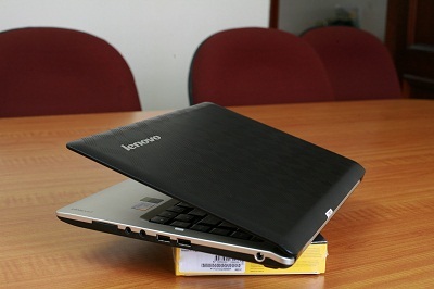 Lenovo IdeaPad U350 mạnh mẽ - 2