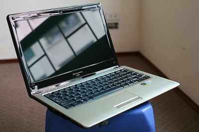 Lenovo IdeaPad U350 mạnh mẽ - 4