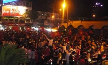 Đêm “nổi lửa” của giới trẻ Sài Thành - 2