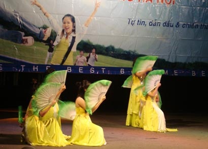 Nữ sinh Chu Văn An giành giải nhất Olympic tiếng Anh - 2 Nữ sinh Chu Văn An giành giải nhất Olympic tiếng Anh - 2
