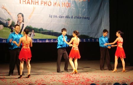 Nữ sinh Chu Văn An giành giải nhất Olympic tiếng Anh - 4 Nữ sinh Chu Văn An giành giải nhất Olympic tiếng Anh - 4
