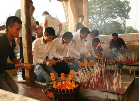 Thầy trò HLV Calisto đi chùa cầu may - 5 Thầy trò HLV Calisto đi chùa cầu may - 5