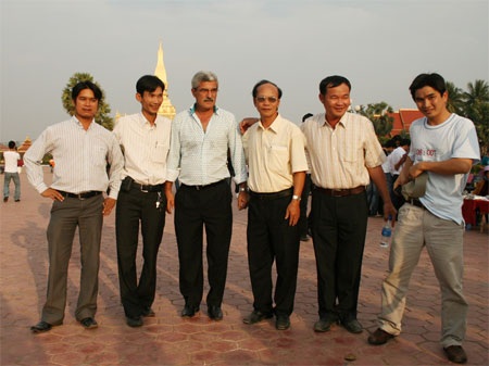 Thầy trò HLV Calisto đi chùa cầu may - 9 Thầy trò HLV Calisto đi chùa cầu may - 9