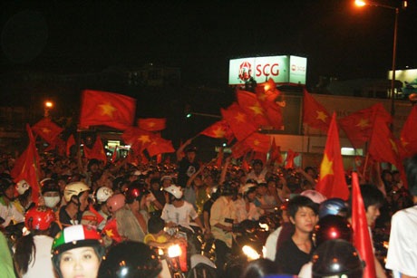 Đêm “nổi lửa” của giới trẻ Sài Thành - 20 Đêm “nổi lửa” của giới trẻ Sài Thành - 20