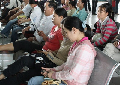 Lập danh sách cò vé tàu tết tại ga Sài Gòn - 1